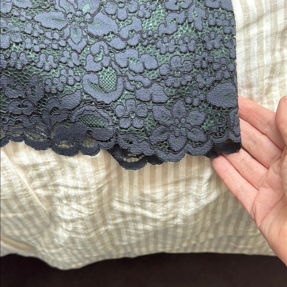 Elegant Tory Burch Lace Pencil Skirt - Navy Blue with green lining  size 10 - Picture 3 of 5